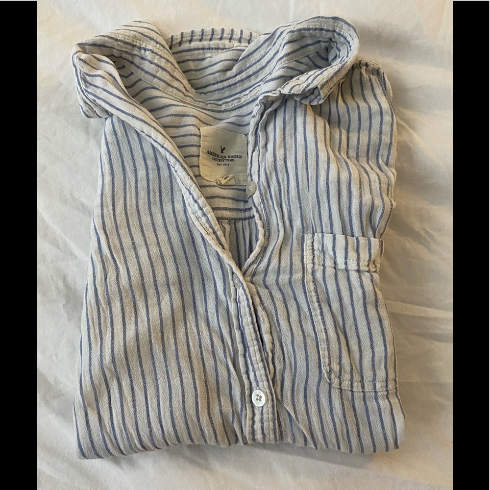 💥 American Eagle Striped Short Sleeve White & Blue Button Down Shirt